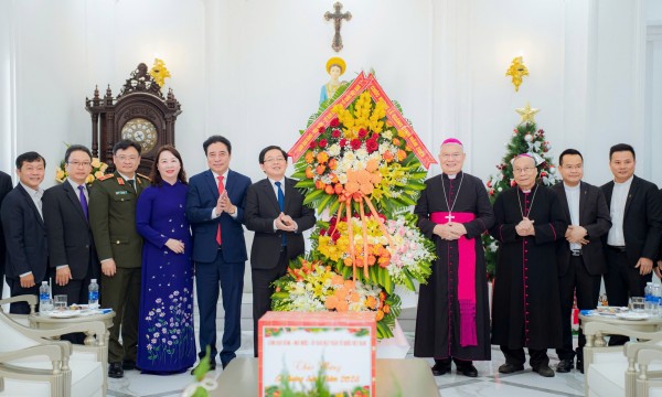 Phó Thủ tướng Chính phủ Hồ Quốc Dũng thăm, chúc mừng Giáng sinh Tổng Giám mục Tổng giáo phận Huế